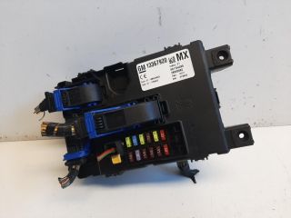 bontott OPEL CORSA D Biztosítéktábla Utastér