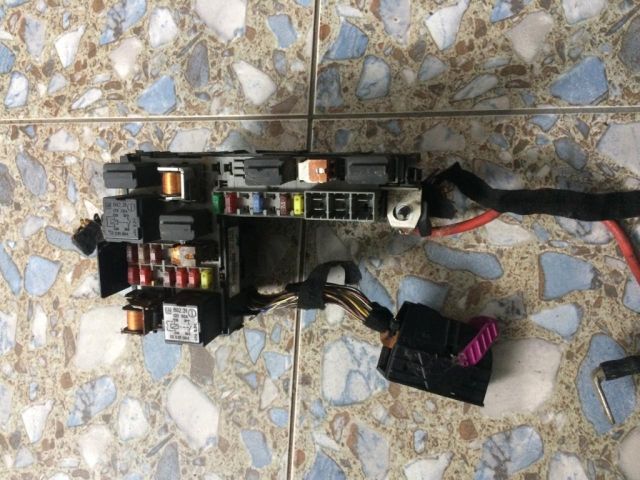 bontott OPEL CORSA D Biztosítéktábla Utastér