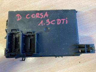 bontott OPEL CORSA D Biztosítéktábla Utastér