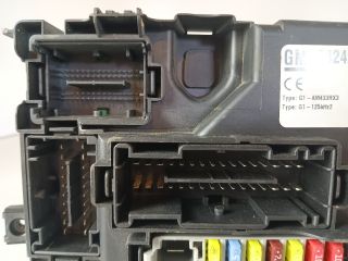 bontott OPEL CORSA D Biztosítéktábla Utastér