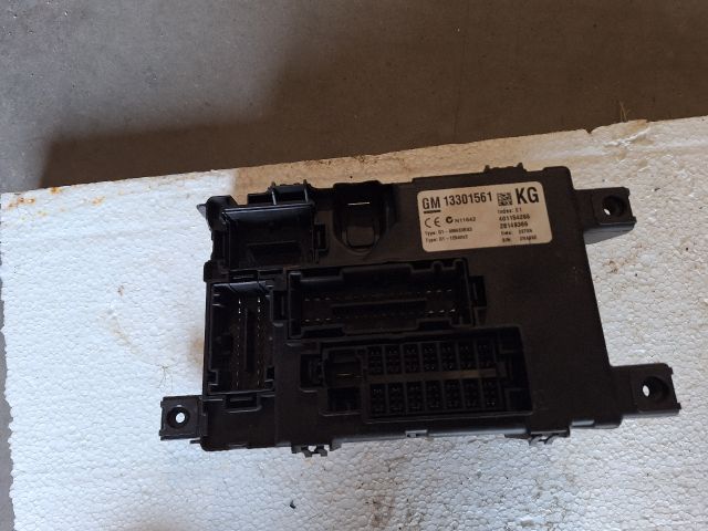 bontott OPEL CORSA D Biztosítéktábla Utastér