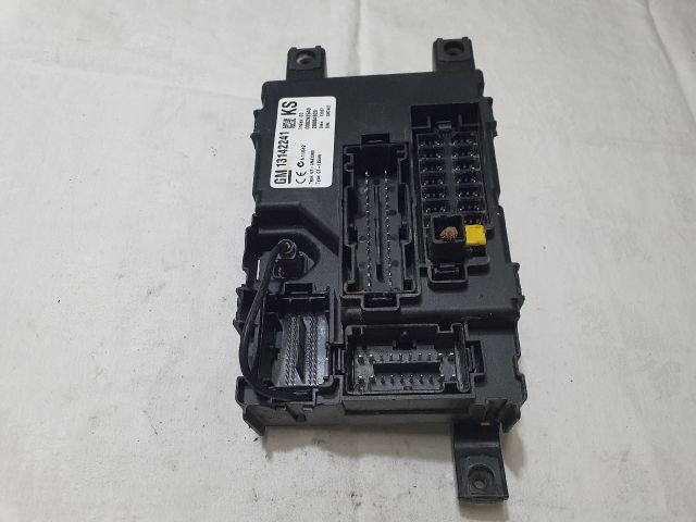 bontott OPEL CORSA D Biztosítéktábla Utastér