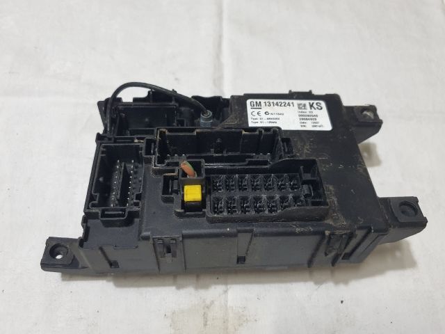 bontott OPEL CORSA D Biztosítéktábla Utastér