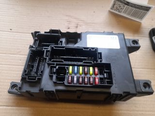 bontott OPEL CORSA D Biztosítéktábla Utastér