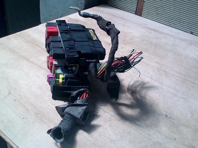 bontott OPEL CORSA D Biztosítéktábla Utastér