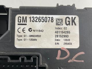 bontott OPEL CORSA D Biztosítéktábla Utastér