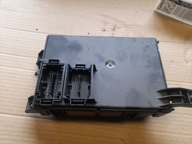 bontott OPEL CORSA D Biztosítéktábla Utastér