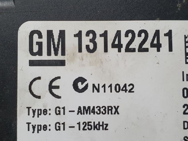 bontott OPEL CORSA D Biztosítéktábla Utastér