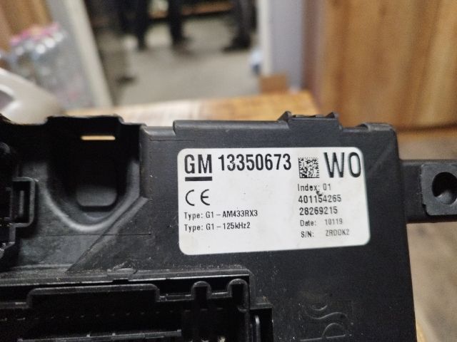 bontott OPEL CORSA D Biztosítéktábla Utastér