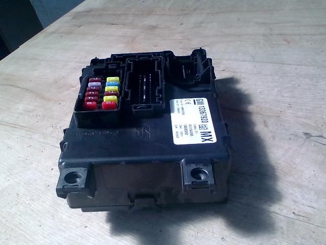 bontott OPEL CORSA D Biztosítéktábla Utastér