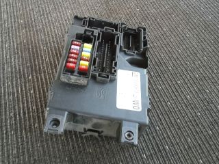 bontott OPEL CORSA D Biztosítéktábla Utastér