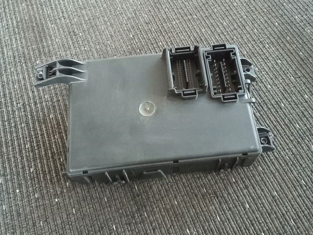 bontott OPEL CORSA D Biztosítéktábla Utastér