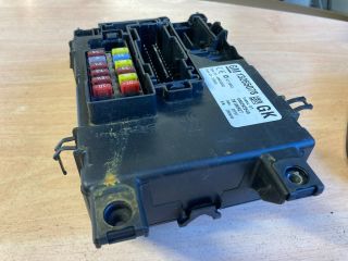 bontott OPEL CORSA D Biztosítéktábla Utastér