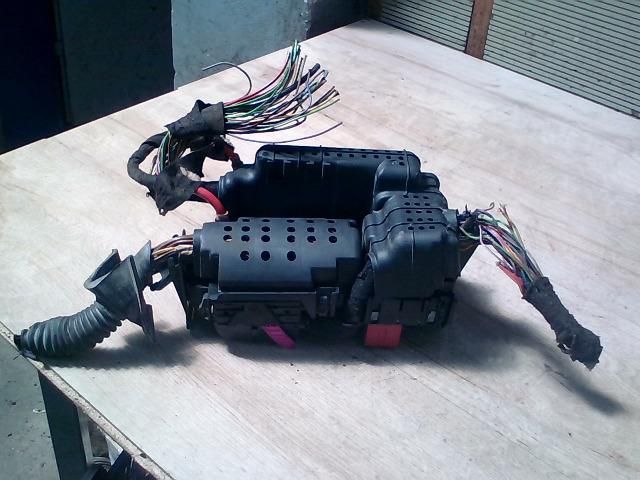 bontott OPEL CORSA D Biztosítéktábla Utastér