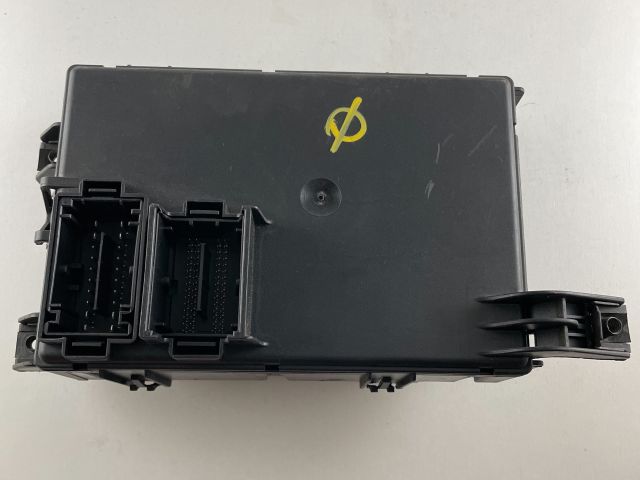 bontott OPEL CORSA D Biztosítéktábla Utastér