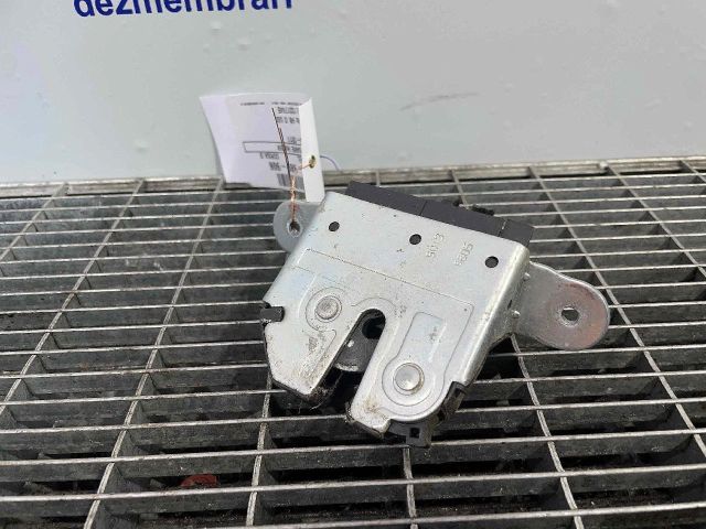 bontott OPEL CORSA D Csomagtérajtó Ütköző