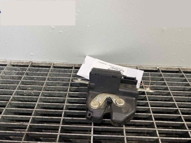 bontott OPEL CORSA D Csomagtérajtó Ütköző