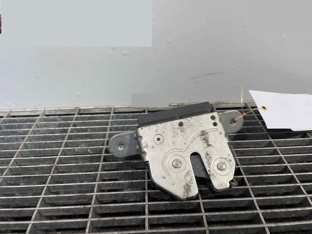 bontott OPEL CORSA D Csomagtérajtó Ütköző