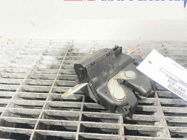 bontott OPEL CORSA D Csomagtérajtó Ütköző