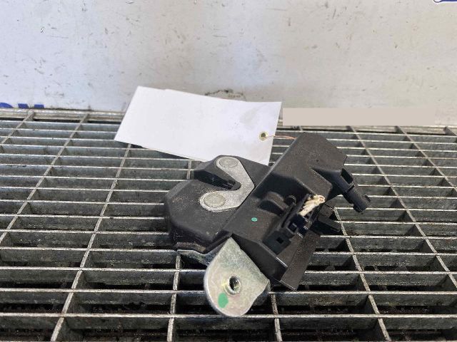 bontott OPEL CORSA D Csomagtérajtó Ütköző