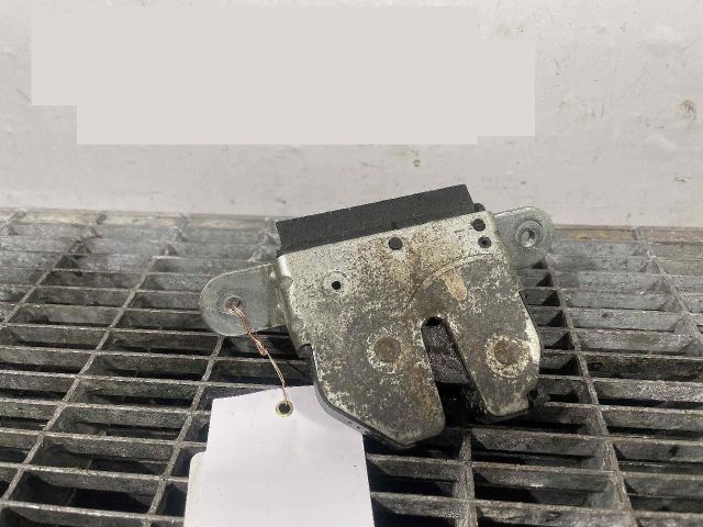 bontott OPEL CORSA D Csomagtérajtó Ütköző