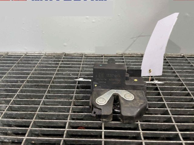 bontott OPEL CORSA D Csomagtérajtó Ütköző