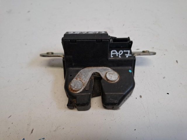 bontott OPEL CORSA D Csomagtérajtó Zárszerkezet