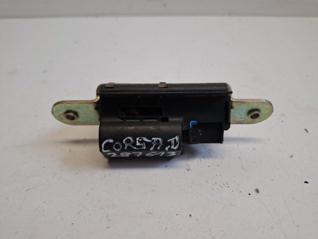 bontott OPEL CORSA D Csomagtérajtó Zárszerkezet