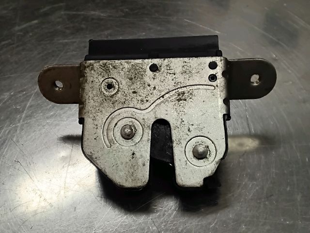 bontott OPEL CORSA D Csomagtérajtó Zárszerkezet