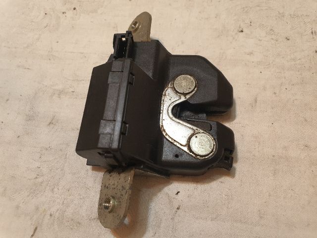 bontott OPEL CORSA D Csomagtérajtó Zárszerkezet