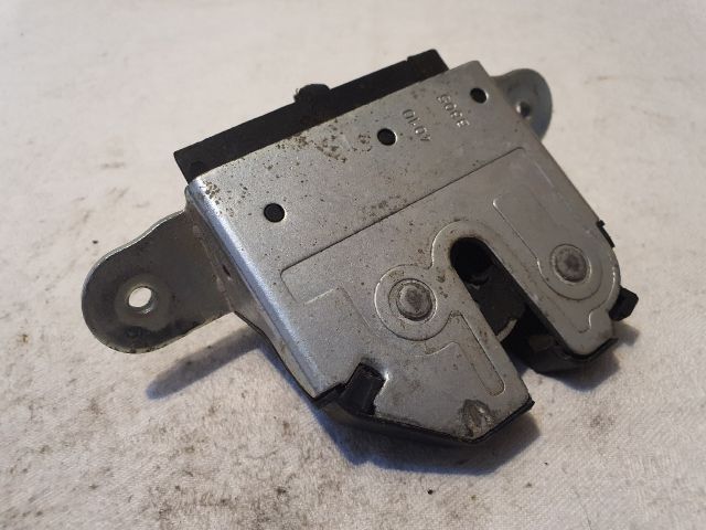 bontott OPEL CORSA D Csomagtérajtó Zárszerkezet