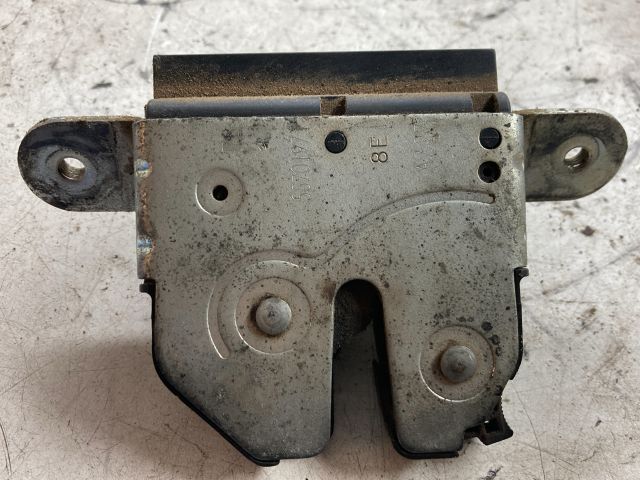 bontott OPEL CORSA D Csomagtérajtó Zárszerkezet