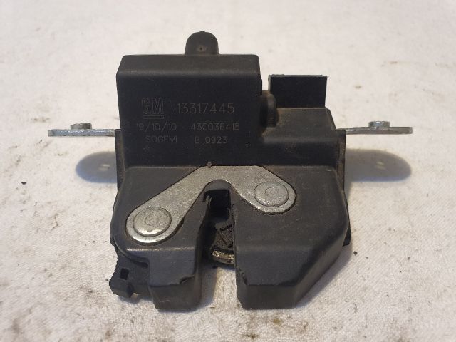 bontott OPEL CORSA D Csomagtérajtó Zárszerkezet