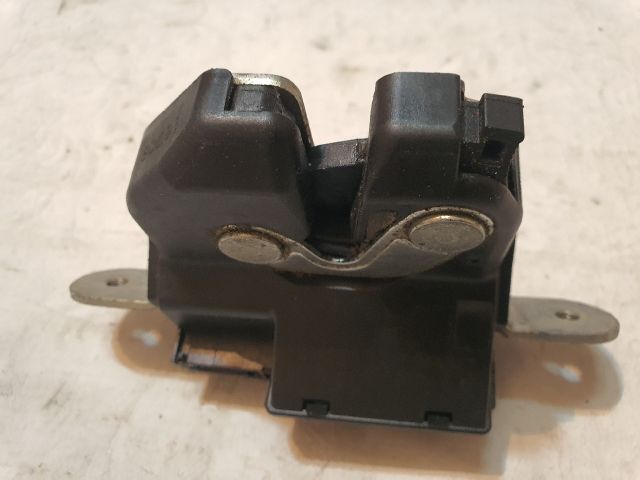 bontott OPEL CORSA D Csomagtérajtó Zárszerkezet