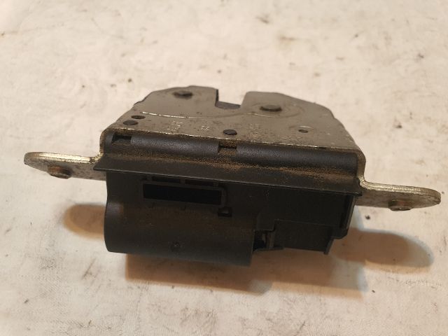 bontott OPEL CORSA D Csomagtérajtó Zárszerkezet