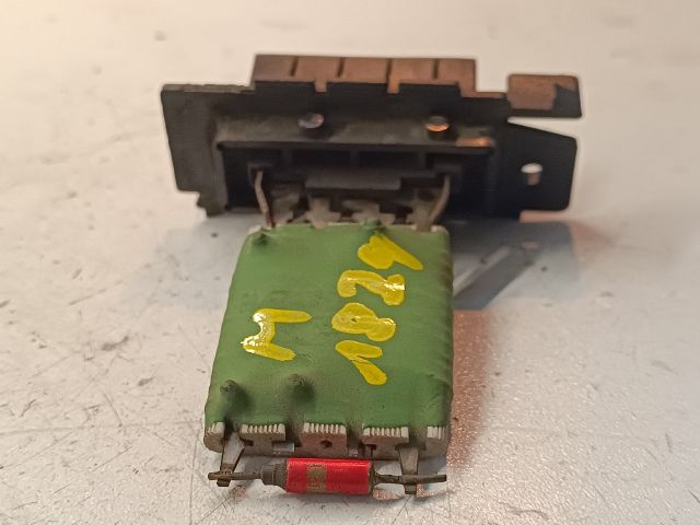 bontott OPEL CORSA D Előtét Ellenállás Fűtőmotor