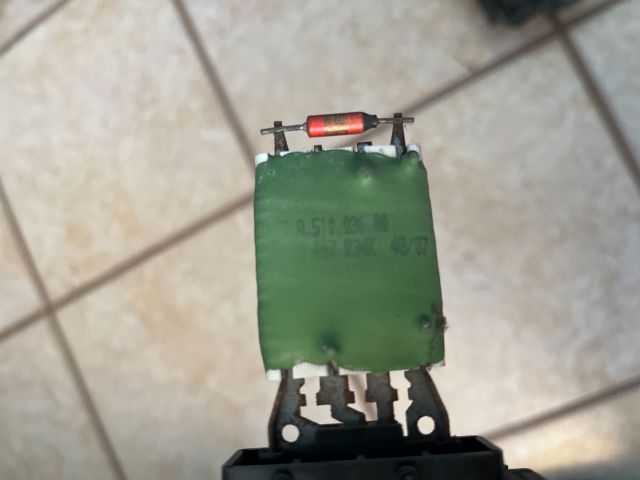 bontott OPEL CORSA D Előtét Ellenállás Fűtőmotor