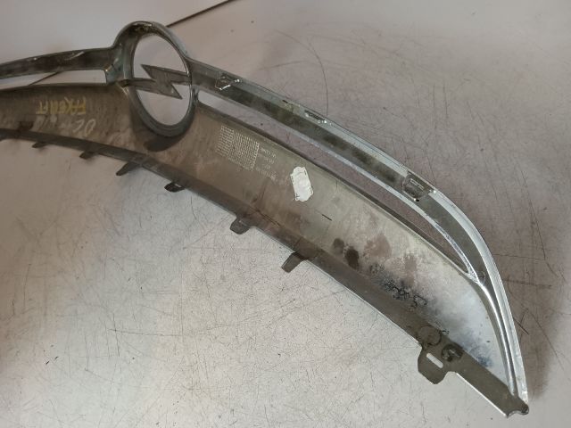 bontott OPEL CORSA D Első Embléma