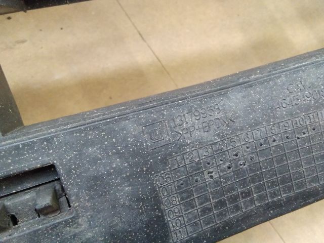 bontott OPEL CORSA D Első Lökhárító Alsó Középső Díszrács