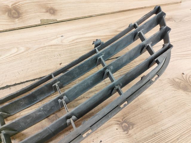 bontott OPEL CORSA D Első Lökhárító Alsó Középső Díszrács