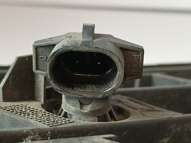 bontott OPEL CORSA D Első Lökhárító Alsó Középső Díszrács