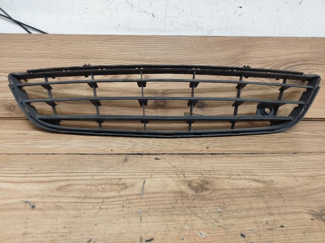 bontott OPEL CORSA D Első Lökhárító Alsó Középső Díszrács