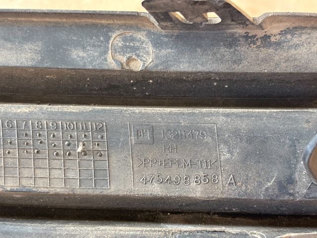 bontott OPEL CORSA D Első Lökhárító Jobb Díszrács