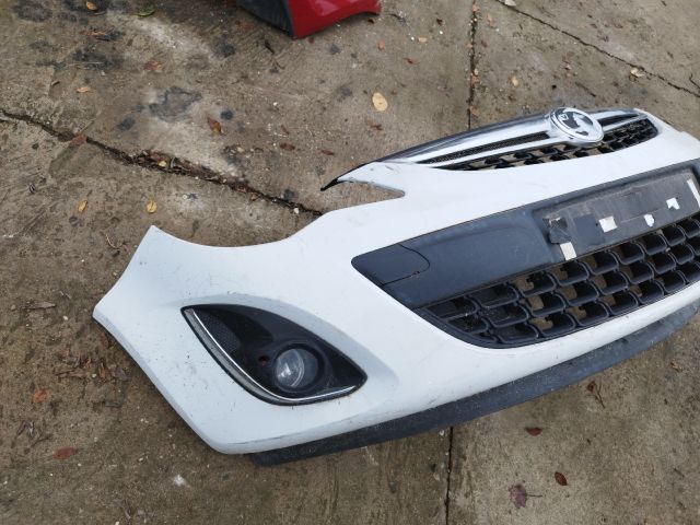 bontott OPEL CORSA D Első Lökhárító (Részeivel)