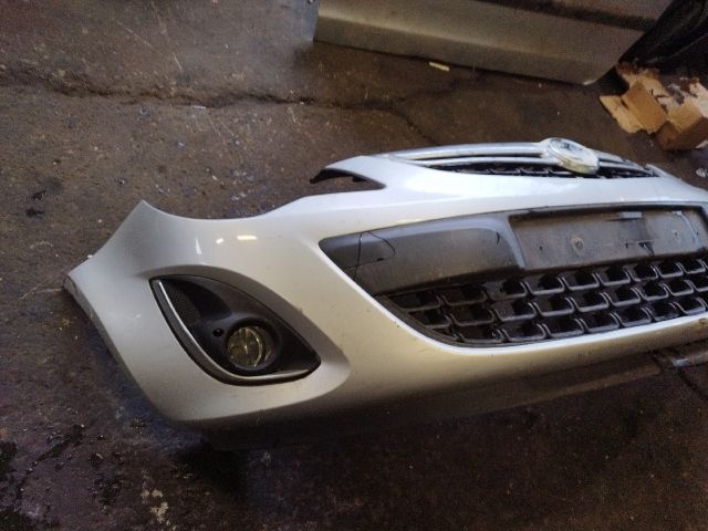 bontott OPEL CORSA D Első Lökhárító (Részeivel)