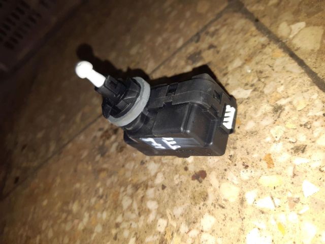 bontott OPEL CORSA D Fényszórómagasság Állító Motor Jobb