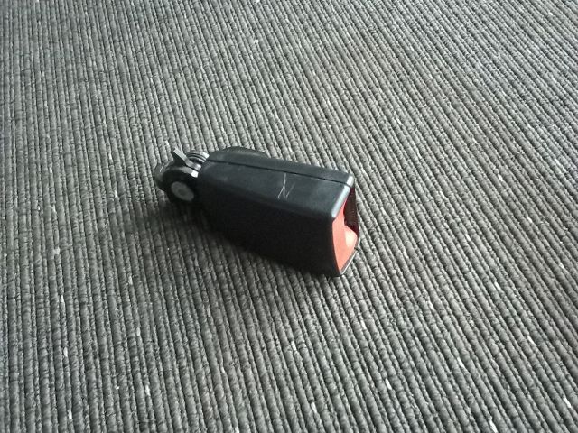 bontott OPEL CORSA D Hátsó középső Biztonsági Öv Csat