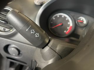 bontott OPEL CORSA D Hátsó középső Fejtámla