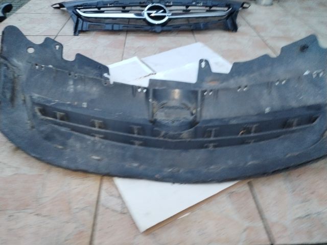bontott OPEL CORSA D Hűtőrács