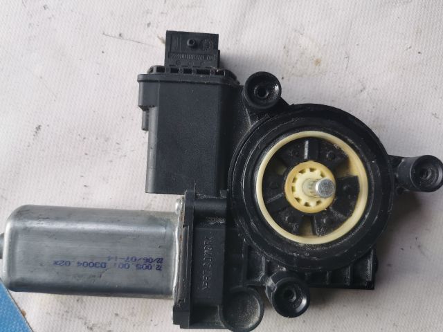 bontott OPEL CORSA D Jobb első Ablakemelő Motor